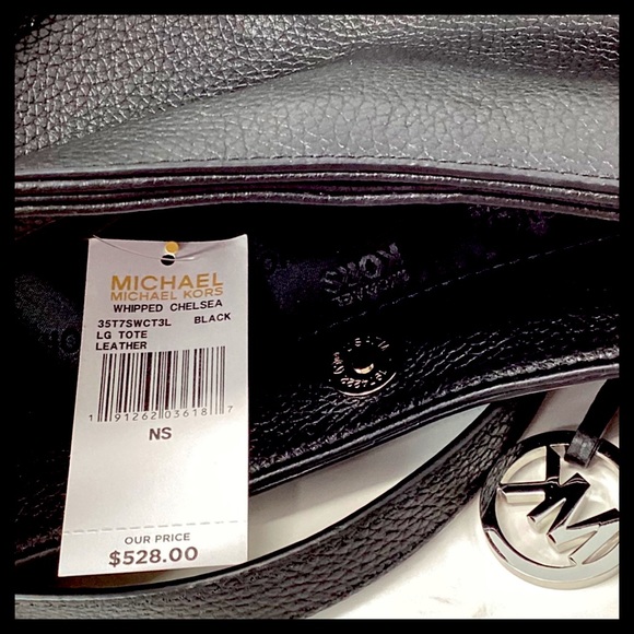 MICHAEL KORS Chelsea Large Leather Shoulder Tote Bag
Whipped Stitch Deta… - Picture 10 of 11